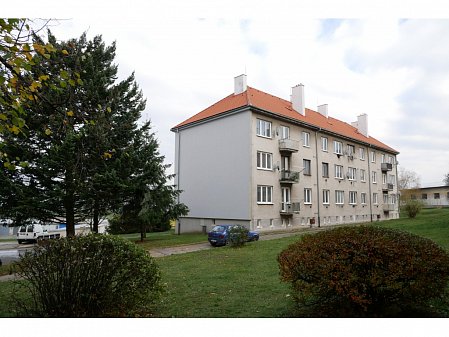 Foukaná minerální izolace a podlahový systém DPS v bytovém domě v Moravských Budějovicích