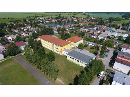Zateplení stropních konstrukcí Základní školy Dobronín včetně vyhotovení revizních lávek