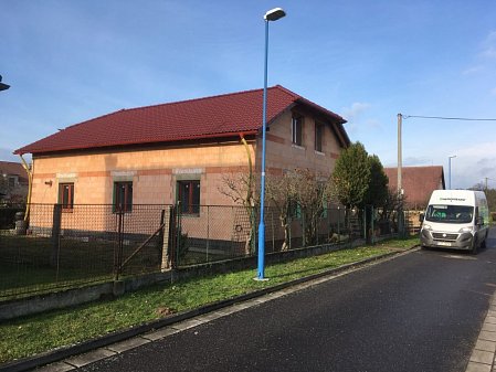Zateplení novostavby rodiného domu foukanou izolací v Brozanech